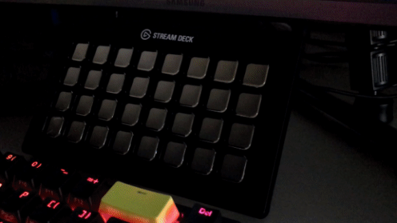 Playing Snake on a Stream Deck device
