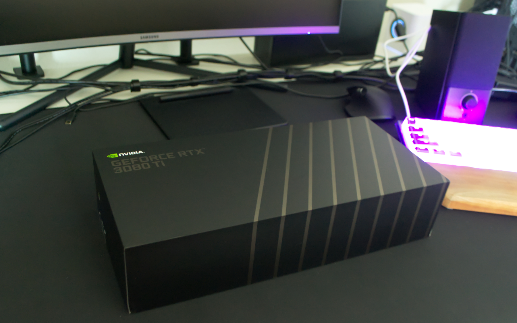 GeForce RTX 3080 Ti Founders Edition box