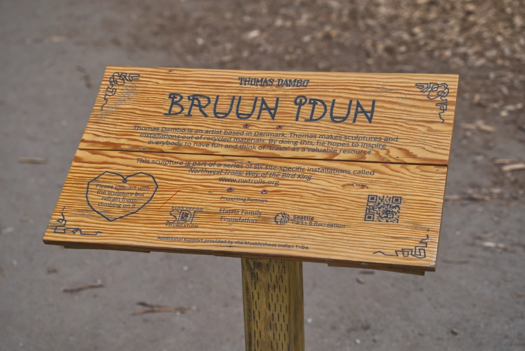 Bruun Idun's description plate near the troll.