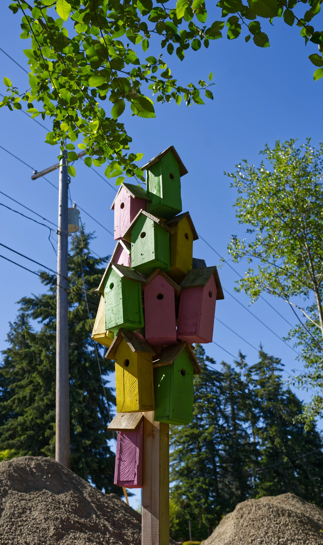 Familiar birdhouses telling us that we've arrived at our destination.